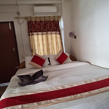 Hotel Shiva'S Dream Саураха Екстериор снимка