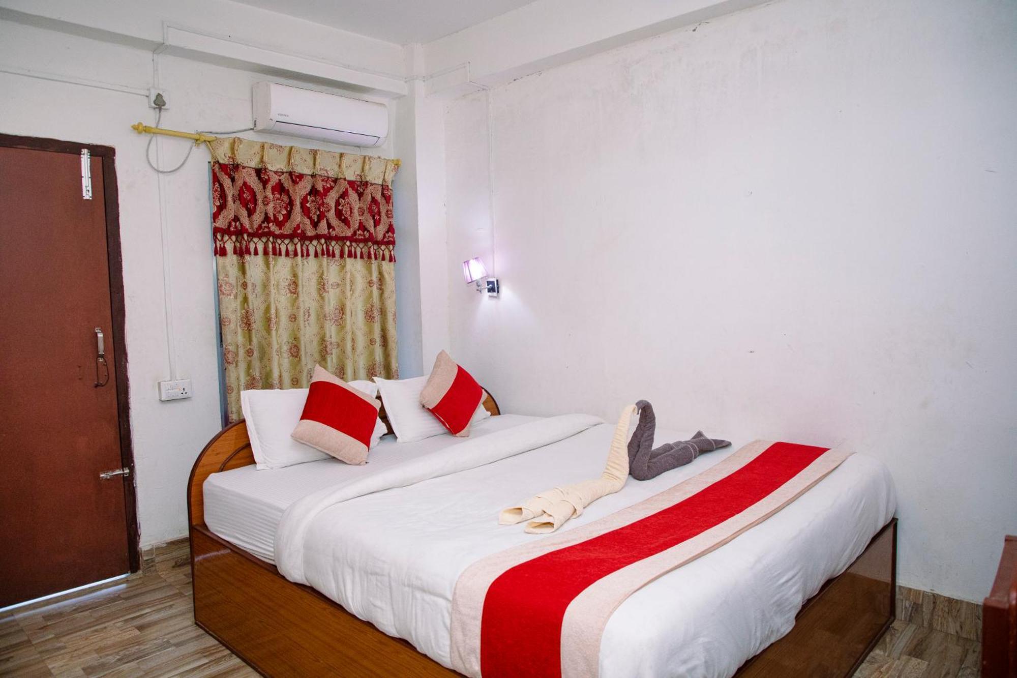 Hotel Shiva'S Dream Саураха Екстериор снимка