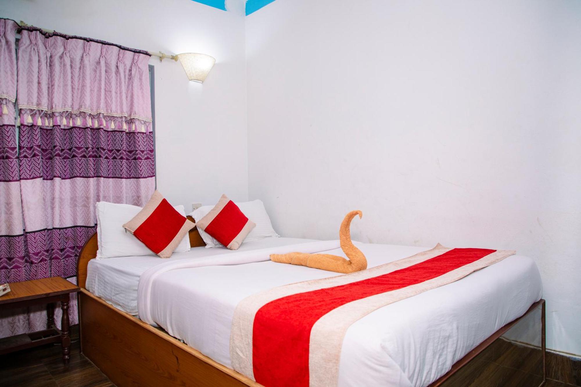 Hotel Shiva'S Dream Саураха Екстериор снимка