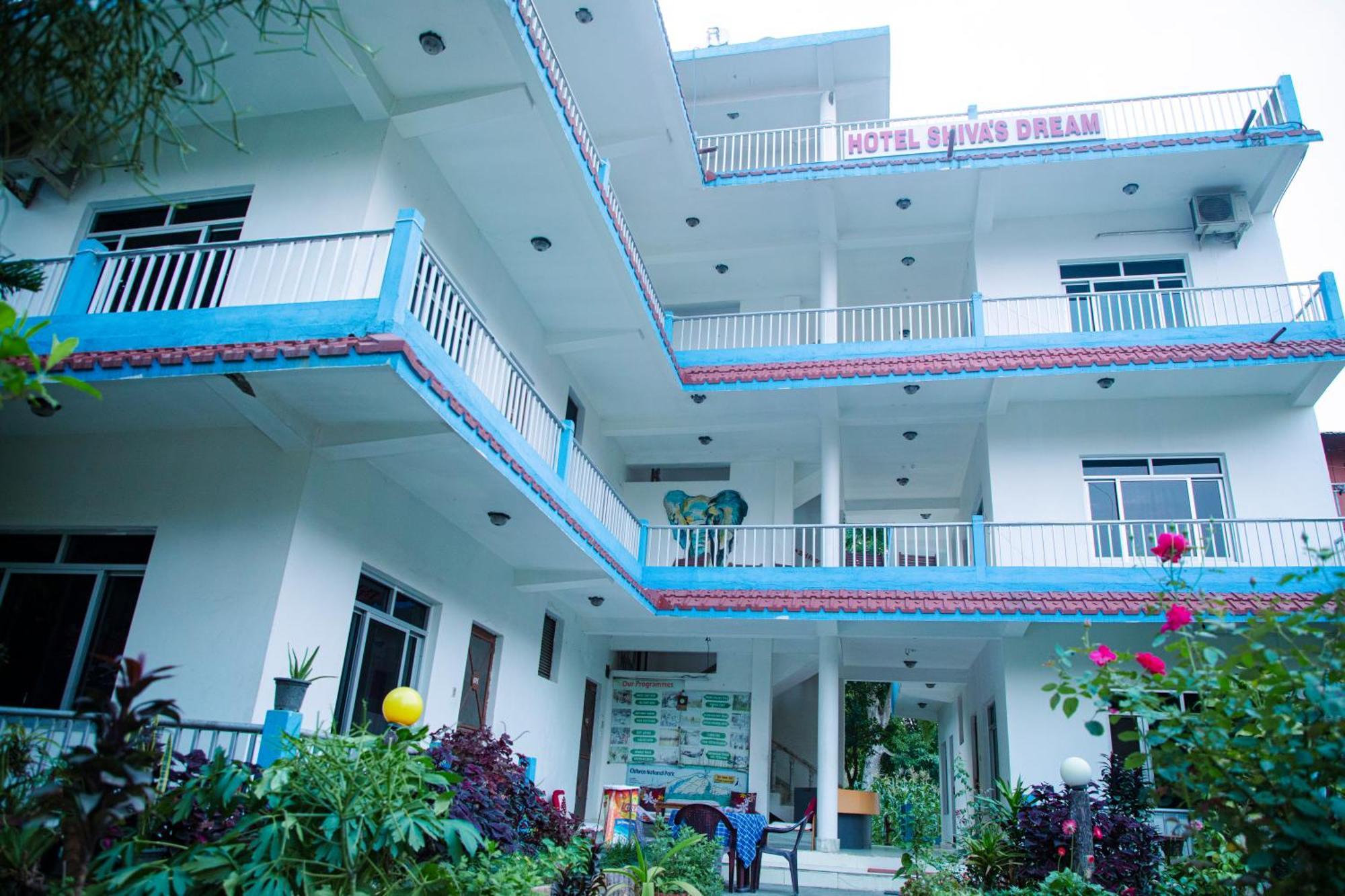 Hotel Shiva'S Dream Саураха Екстериор снимка