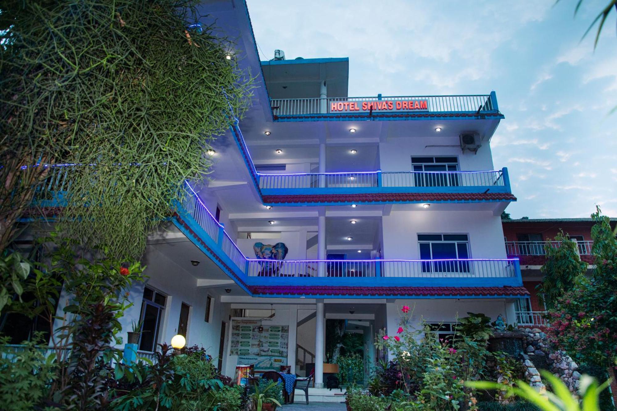 Hotel Shiva'S Dream Саураха Екстериор снимка