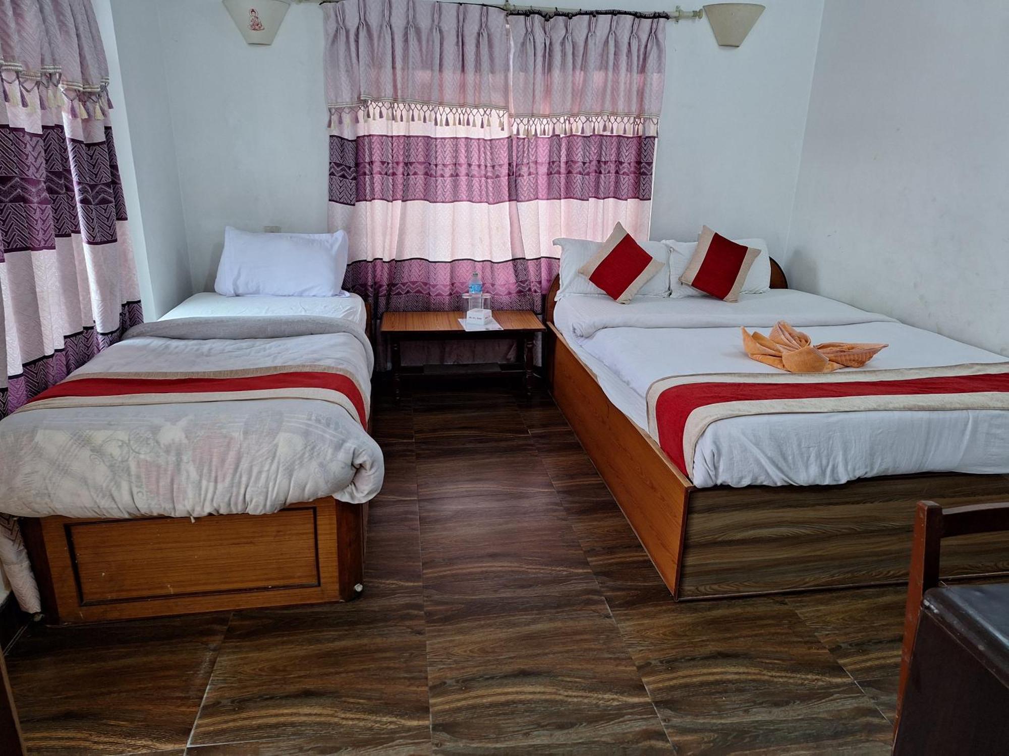 Hotel Shiva'S Dream Саураха Екстериор снимка
