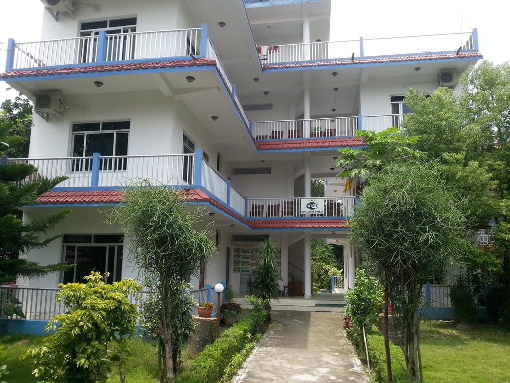 Hotel Shiva'S Dream Саураха Екстериор снимка